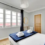 Pick A Flat\'S Apartments In Montmartre - Rue Lepic