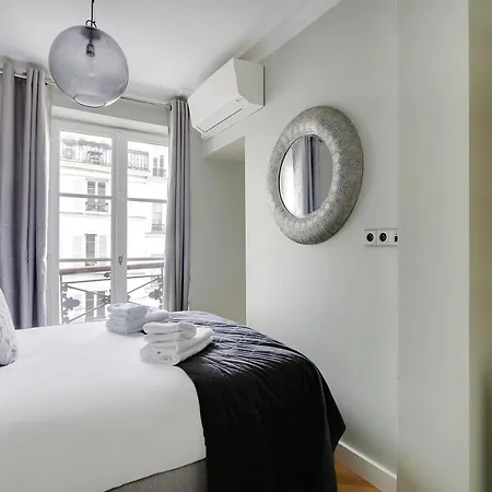 Apartment Pick A Flat's In Montmartre - Rue Lepic