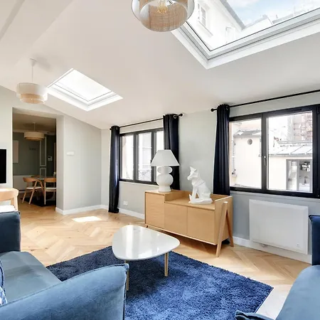 Pick A Flat's In Montmartre - Rue Lepic Paris