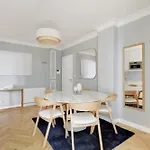 Pick A Flat\'S Apartments In Montmartre - Rue Lepic