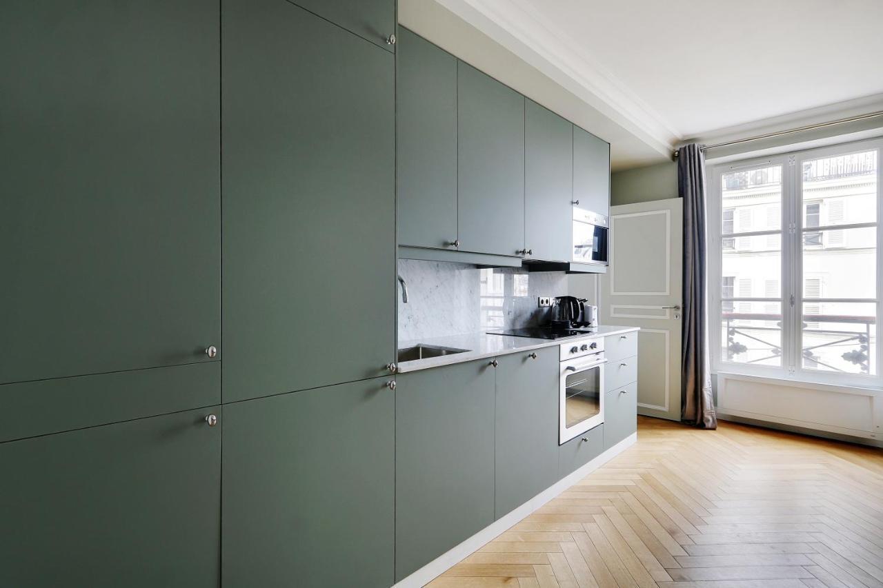 Pick A Flat's In Montmartre - Rue Lepic Parigi